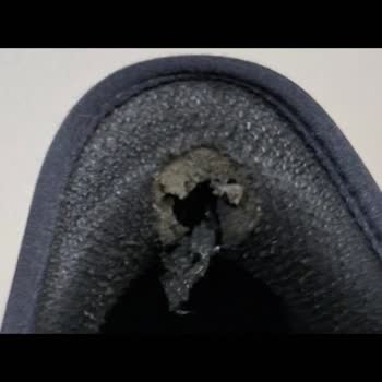 Skechers Kaydırarak Giyme Özelliğinde İç Topuk Astarı Yırtıldı