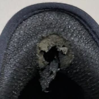Skechers Kaydırarak Giyme Özelliğinde İç Topuk Astarı Yırtıldı
