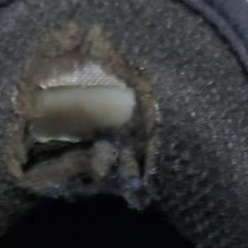 Skechers Kaydırarak Giyme Özelliğinde İç Topuk Astarı Yırtıldı
