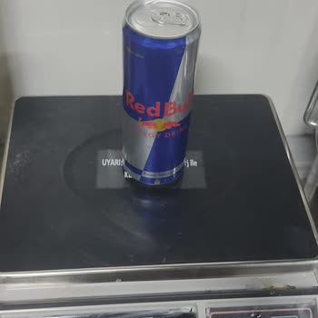 Lata Red Bull totalmente vacía de fábrica, solicito explicación y reembolso