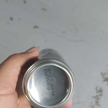 Lata Red Bull totalmente vacía de fábrica, solicito explicación y reembolso