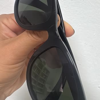 Deforme Rayban Gözlüğü Ve Uzun Süreli Oyalama