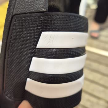 Adidas Terlik Ve Ayakkabı Kısa Sürede Bozuldu, İade Reddedildi