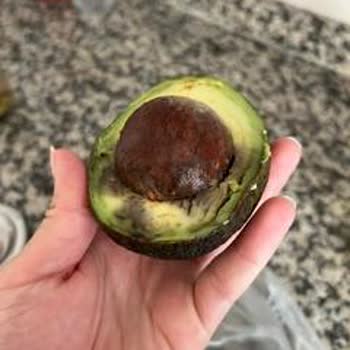 Beylikdüzü Migros'ta Avokado İçinin Çürümesi Ve Kalite Kontrol Talebi