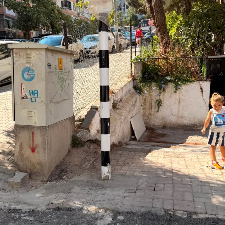 Otopark Girişindeki TEİAŞ Elektrik Direği Engeli