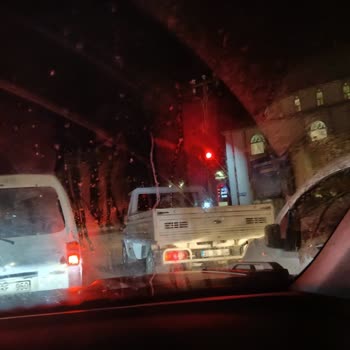 Ön Cam Hatalı Montajı Ve Su Sızıntısı