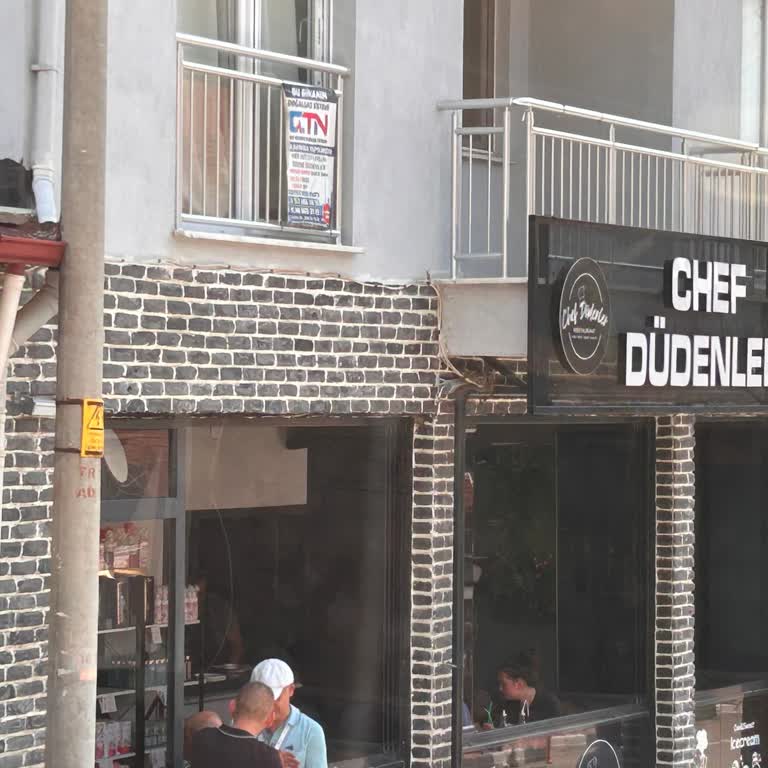 Chef Düdenler İçecek Sipariş Vereceğiz Diye İçeriye Almadı
