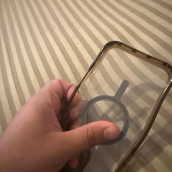 Uniq Telefon Kılıfının Yanları Açıldı, Koruyucu Özelliği Kayboldu