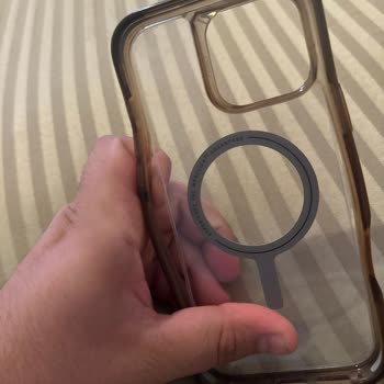 Uniq Telefon Kılıfının Yanları Açıldı, Koruyucu Özelliği Kayboldu