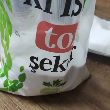 Şeker Paketi İçinde Ölü Arı Ve Yabancı Maddeler