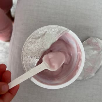 Yarım Kutu Sütaş Bubble Mix Yoğurtta İçerik Eksikliği