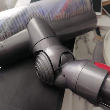Dyson V10 Süpürge Uç Çıkması Ve Üst Parça Düşmesi: Kullanıcı Hatası İddiaları