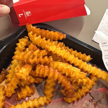 Arby's Şubesinde Bayat Burger Ve Kötü Hizmet Şikayeti
