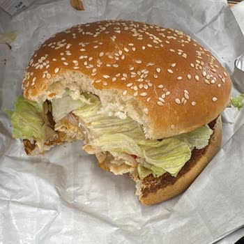 Arby's Şubesinde Bayat Burger Ve Kötü Hizmet Şikayeti