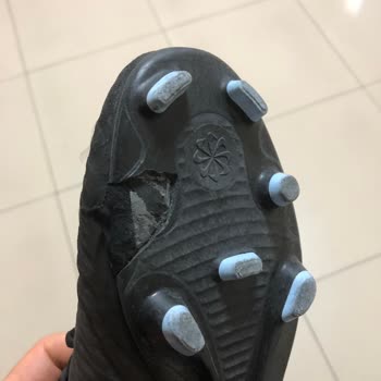 Nike Phantom 6 Kramponunda Çivi Koptu, İlk Kullanımda Üretim Hatası