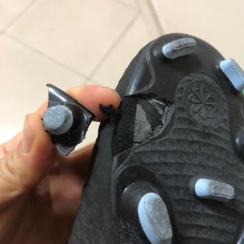 Nike Phantom 6 Kramponunda Çivi Koptu, İlk Kullanımda Üretim Hatası