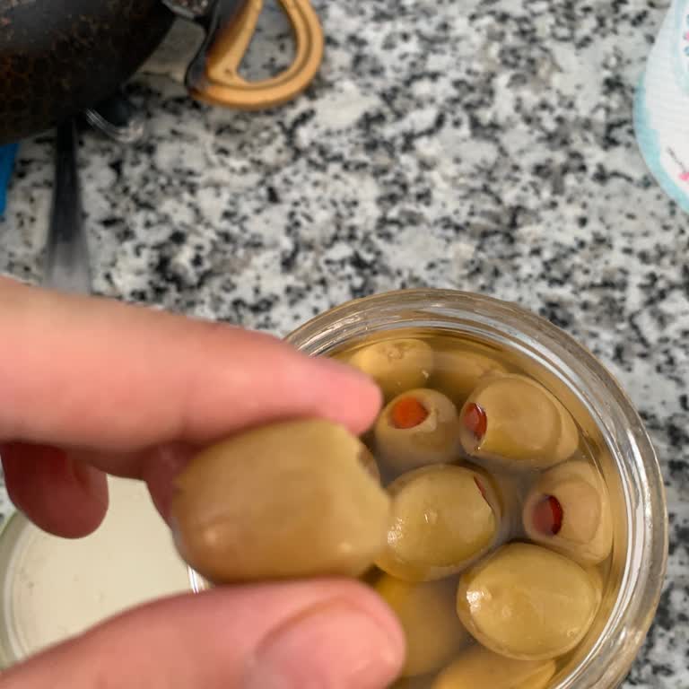 Bozuk Tat, Yumuşak Zeytin Ve Kötü Kasiyer Üslubu