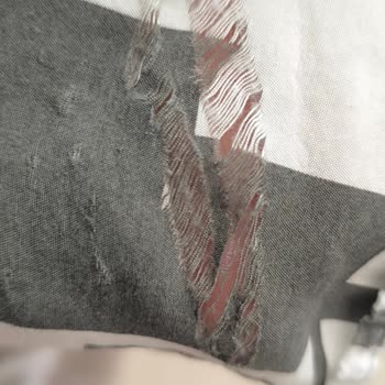 LCW Alanya Mağazasında Aldığım Bayan Gömleği Hemen Çürüyüp Yırtıldı