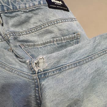 Kısa Sürede Renk Solması Ve Yırtılma Yaşayan Pantolon İçin Değişim Talebi