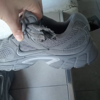 Nike Çocuk Ayakkabısındaki Gizli Sökük Ve Çözüm Talebi