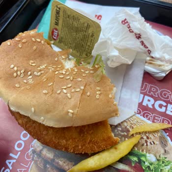 Hamburgerde Kemik Parçası Çıktı, Sağlık Riski Ve Ücret İadesi Talebi