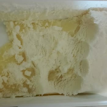 Geçerli Son Kullanma Tarihli Dondurmanın Bozulması Ve Karın Ağrısı