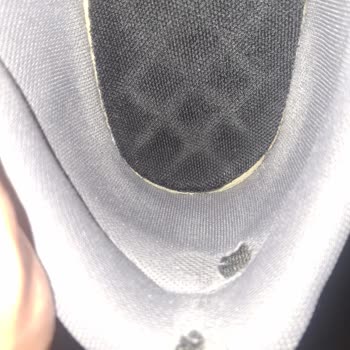 Üretim Hatası Olarak Deforme Olan Adidas Ayakkabı İçin Deichmann'dan Değişim Talebi