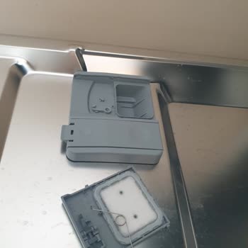 Garanti Sürecinde Tekrarlayan Deterjan Kapağı Arızası Nedeniyle Ücretsiz Ürün Değişimi Talebi