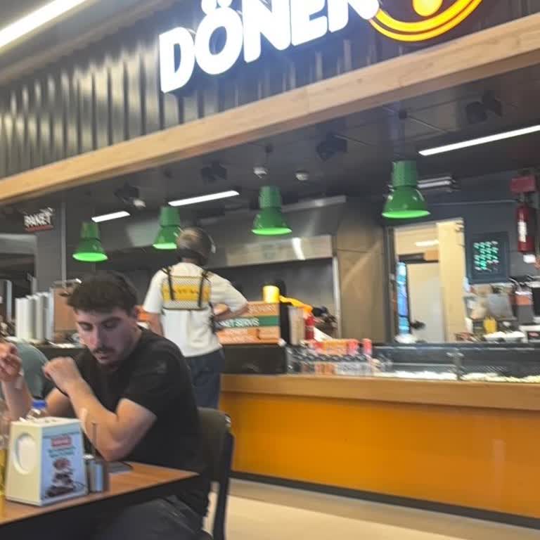 Başiskele Yeşilyurt Köfteci Yusuf Şubesinde Sürekli Uzun Bekleme Ve Kaotik Servis