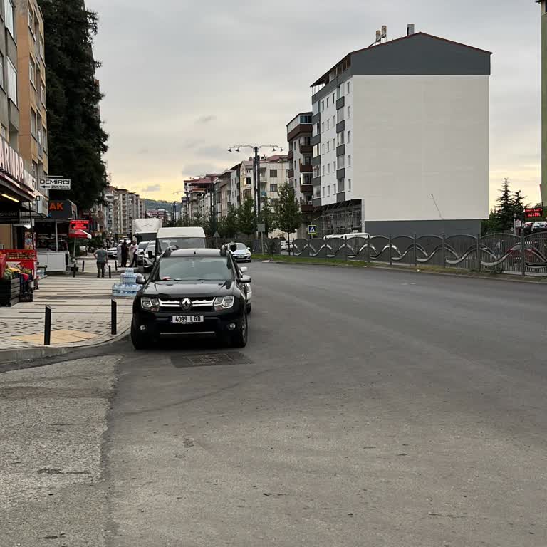 Arsin Dolmuş Hattında Yoğun Saatlerde Uzun Bekleme Ve Aşırı Kalabalık
