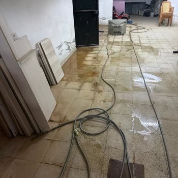Patlayan Su Hattı Ve Bodrumda Su Baskını İçin Acil Onarım Talebi