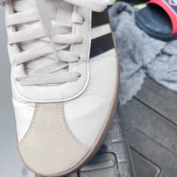 Intersport Adidas Ayakkabısında Kısa Sürede Deri Çatlaması ve Mağazanın Çözüm Sunmaması