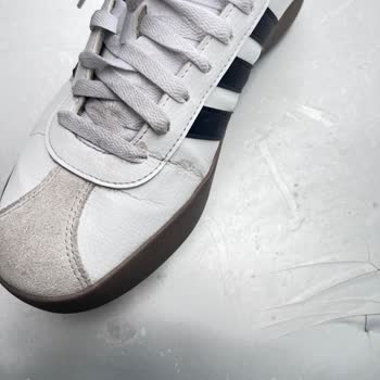 Intersport Adidas Ayakkabısında Kısa Sürede Deri Çatlaması ve Mağazanın Çözüm Sunmaması