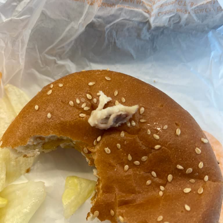 Burger King Şubesinde Kemik Ve Kıl İçeren Hamburger, Hijyen Ve Sipariş Sorunları