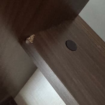 Kelebek Mobilya Üsküdar Şubesinde Sıfır Satılan Kitaplıkta Çizik, Eksik Parça Ve Geri Dönüş Yok