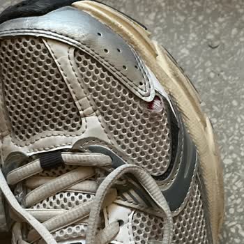 New Balance 530 Ayakkabıda 5 Ayda Çift Ayakta Aynı Noktada Delinme Ve Kalite Sorunu