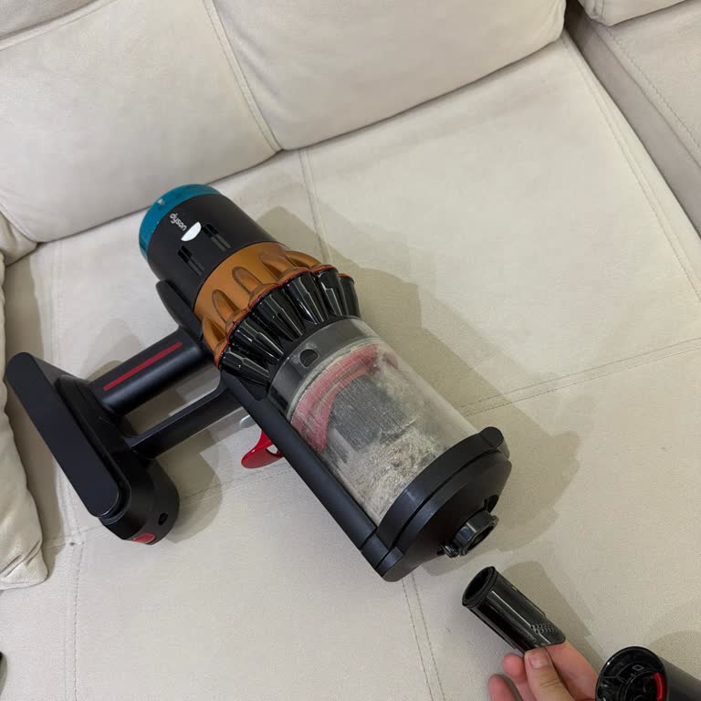 Dyson V16 Animal Şarjlı Süpürge Hazne Boru Girişi Kırıldı, Parça Temini 20 Gün Boyunca Gecikiyor