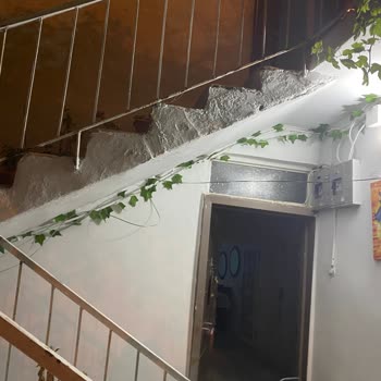 İki Hafta Süreyle İnternetsiz Kaldım Ve Kablolar Özensiz Döşendi