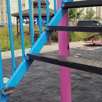 Ardahan Göle Çocuk Parkı Bakımsız Ve Tehlikeli