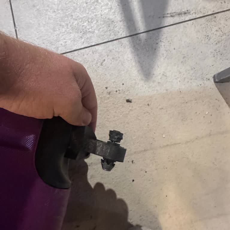 Uçuş Sonrası Valizimde Tekerlek Kırıldı