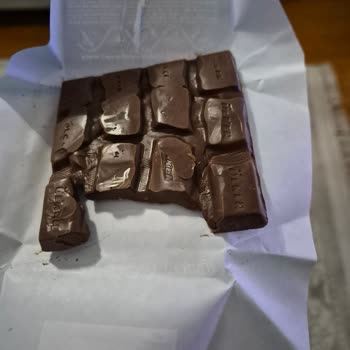 Alanya Hacet Migros Şubesinde Satılan Fındıklı Çikolata Parçalı Ve Kalitesiz