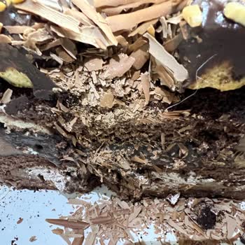 Doğum Günü Pastası Kuru, Sert Ve Ekşi Kremalı