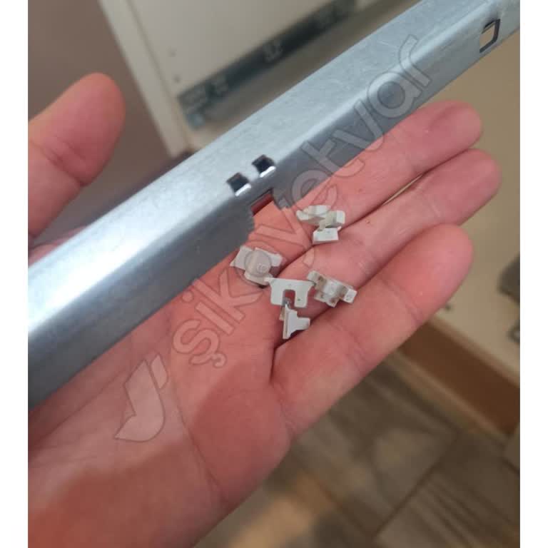 Samet Çekmece Rayının Kırılan Plastik Parçası İçin Ücretsiz Çözüm Talebi