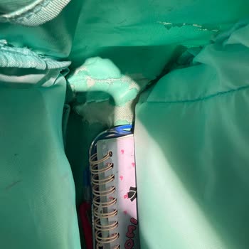 Smiggle Okul Çantası İç Astarı Hızla Parçalandı, Mağaza Kullanıcı Hatası İddia Ediyor