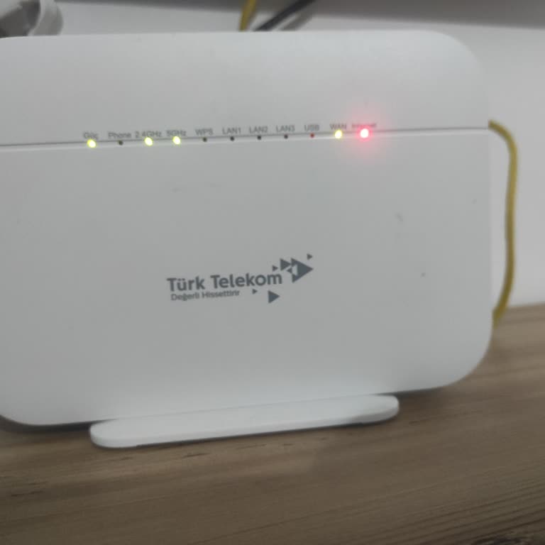 İnternet Ve TV Kesintisi Nedeniyle Ücret İadesi Ve Acil Çözüm Talebi