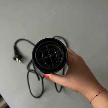 Yanma Kokusu Ve Kızaran Motor Nedeniyle Grundig Saç Şekillendiricisinin Değiştirilmesi Talebi