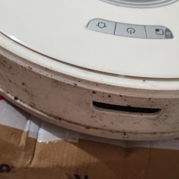 Servis Sonrası Robot Süpürge Kirli Ve Sararmış Şekilde Teslim Edildi