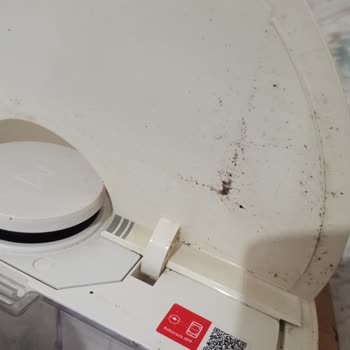 Servis Sonrası Robot Süpürge Kirli Ve Sararmış Şekilde Teslim Edildi