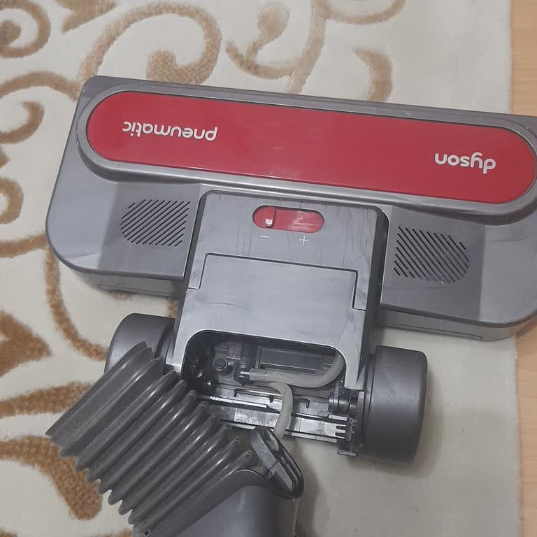 Dyson Süpürge Pneumatik Başlıkta Sürekli Kırılma Ve Ücretsiz Değişim İsteği