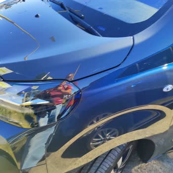Cargo indebido por daños en parabrisas con Europcar, solicito reembolso